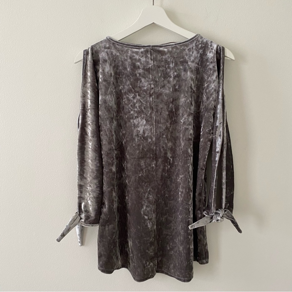 Cable & Gauge Women’s Velvet 3/4 Sleeve Silvery-white Top - Picture 2 of 8